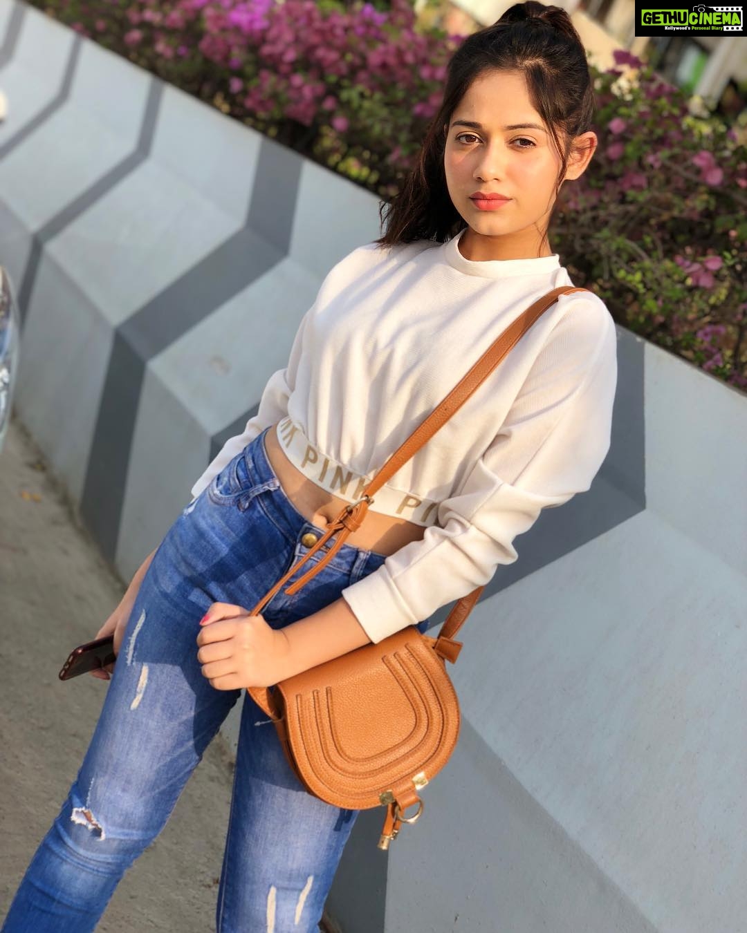Jannat Zubair Rahmani Instagram - Holaaaa!🙋🏼♀️ 📸 @ayaanzubair_12