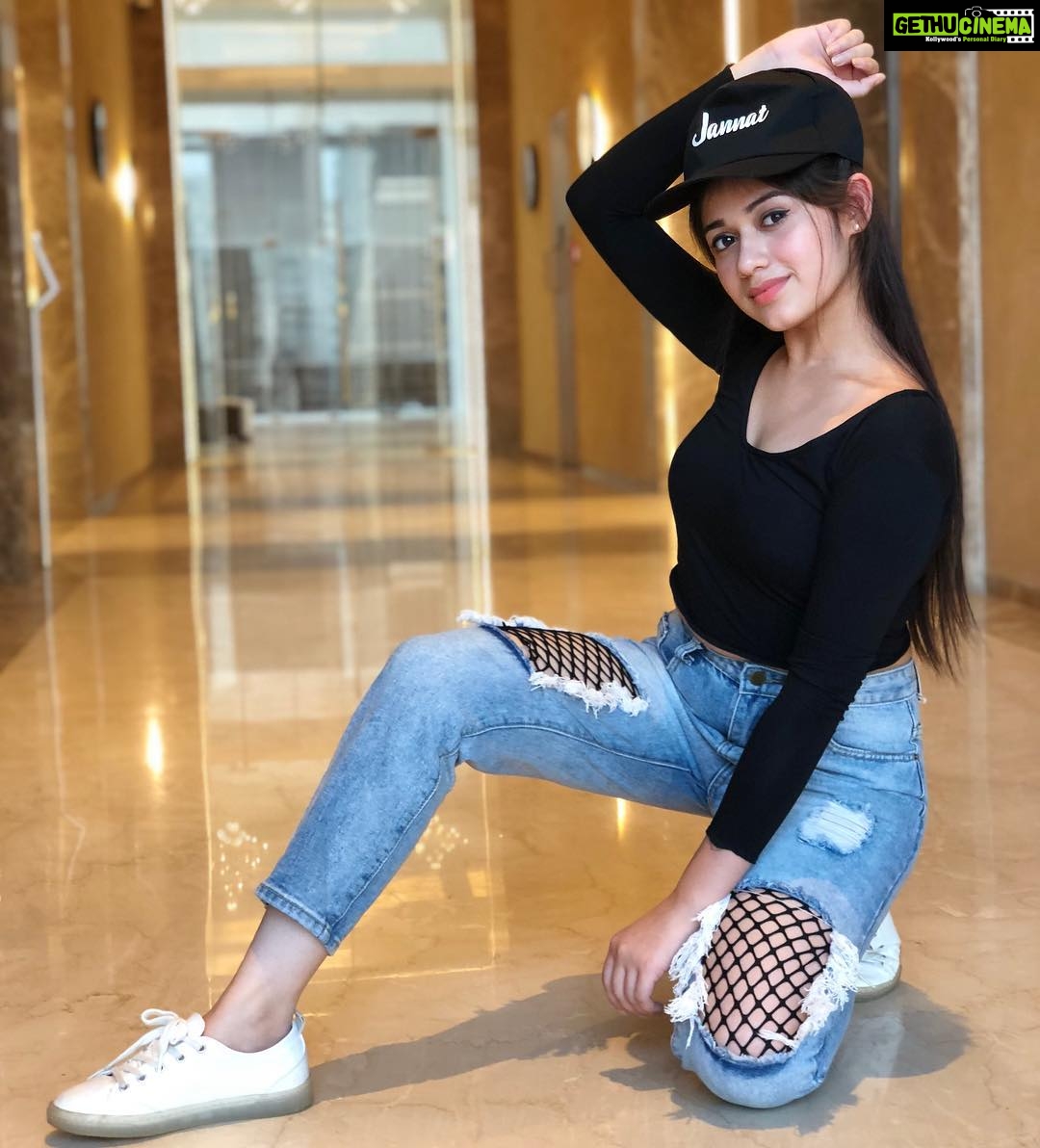 Jannat Zubair Rahmani Instagram - Aaltu Jalaltu bol na re faltu 👻 📸 @zubairrahmani09