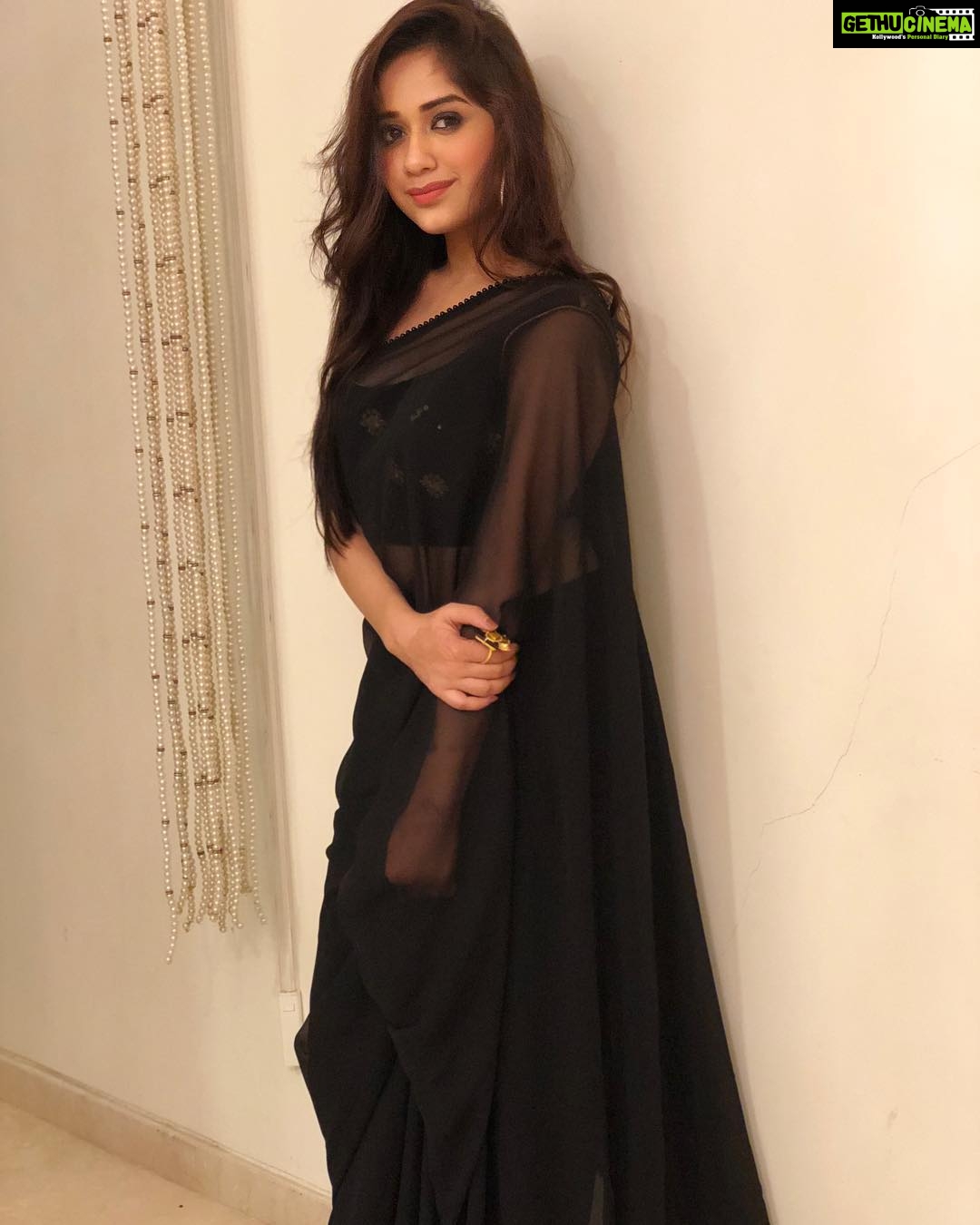 Jannat Zubair Looks So Beautiful And Stunning In Sarees