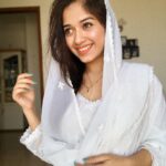 Jannat Zubair Rahmani Instagram – Koi raasta nahi dua ke siwa,
Koi sunta nahi khuda ke siwa…