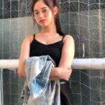 Jannat Zubair Rahmani Instagram - Stay soft! It looks beautiful on you🍁 📸 @zubairrahmani09