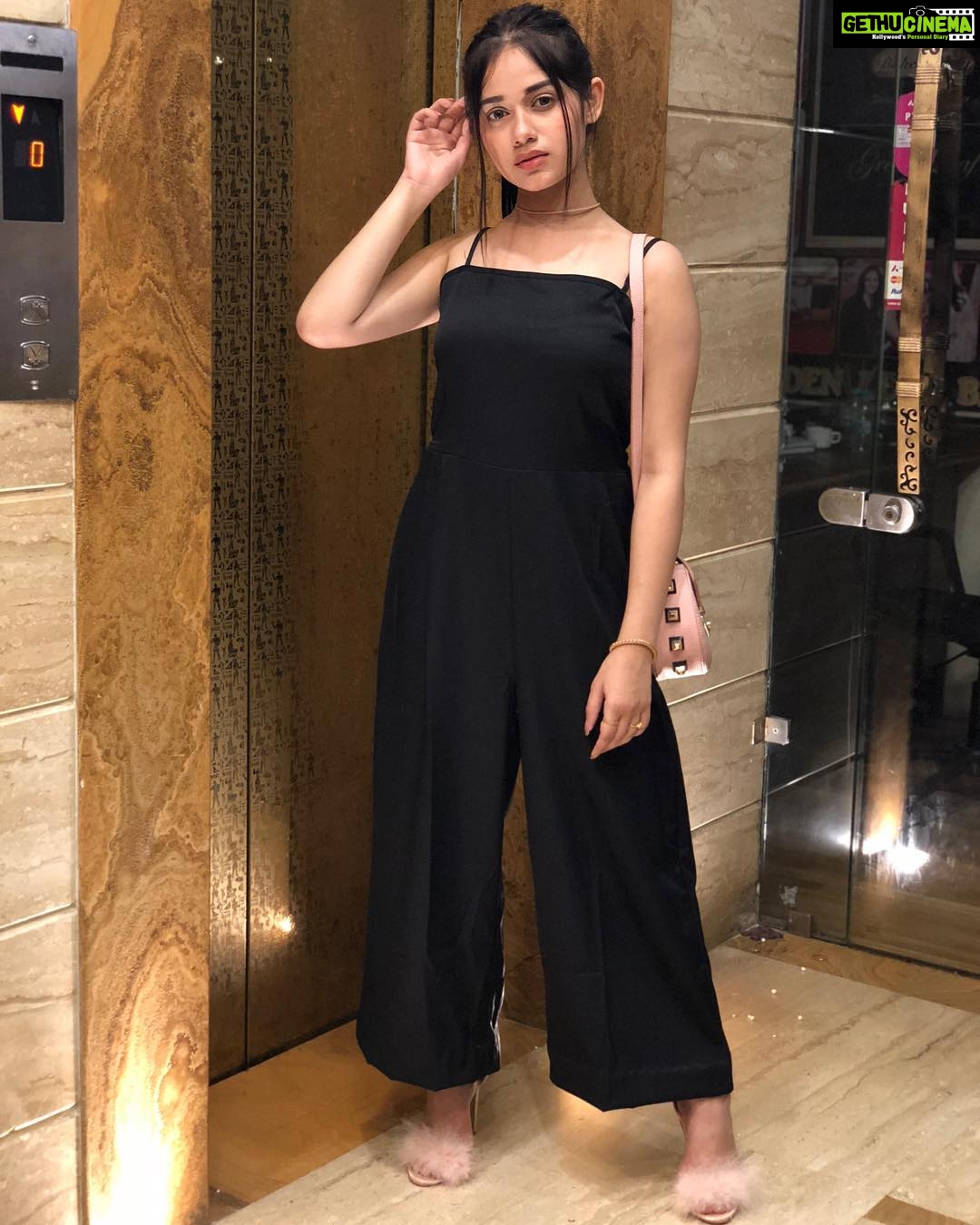 Jannat Zubair Rahmani Instagram - See you guys in Delhi! #♥ Dm @ssfashiongroup to register @famousfaces.india #❣️