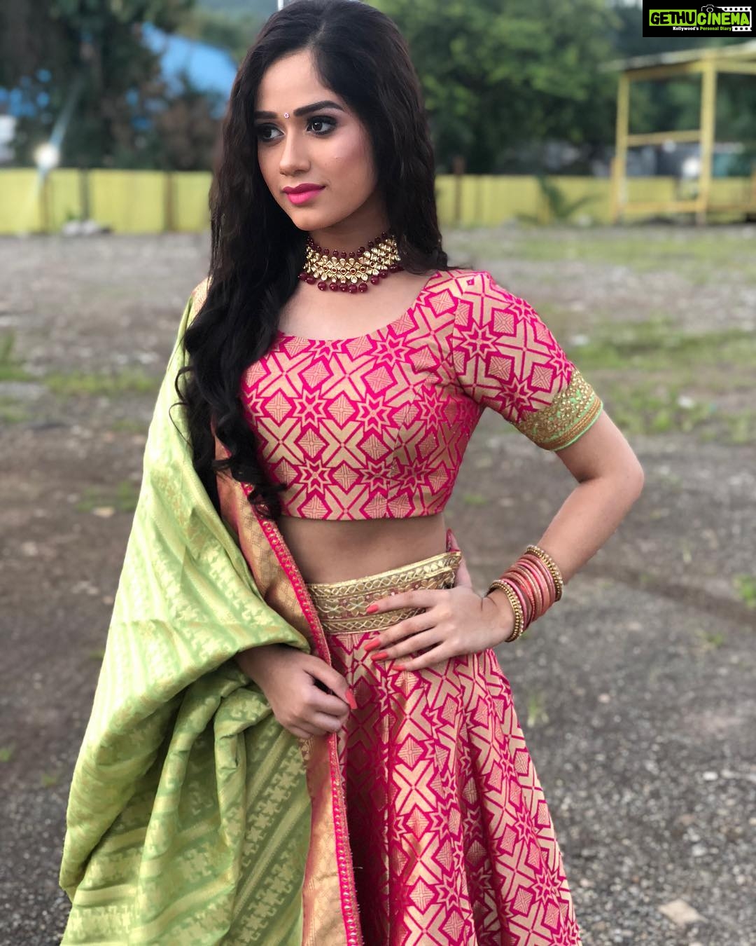 Jannat Zubair Rahmani Instagram - Keep watching Tu Aashiqui💕 Monday to Friday💫 At 6 pm only on Colors!!