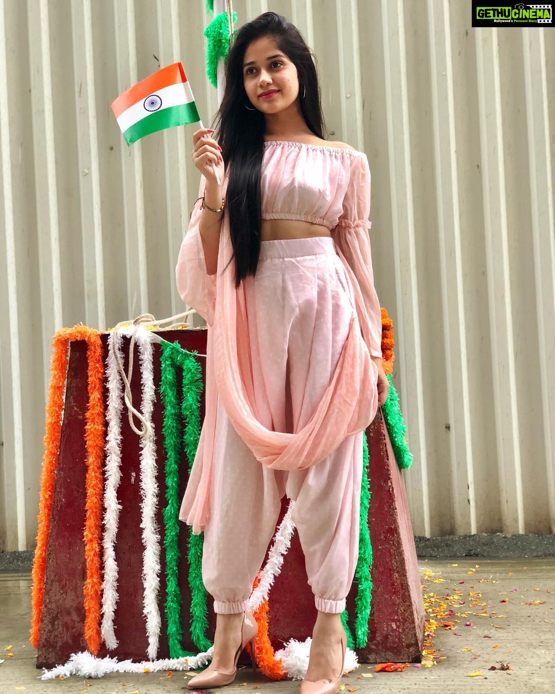Jannat Zubair Rahmani Instagram - Happy Independence Day 🇮🇳 P.C @anushkasen0408 ♥️