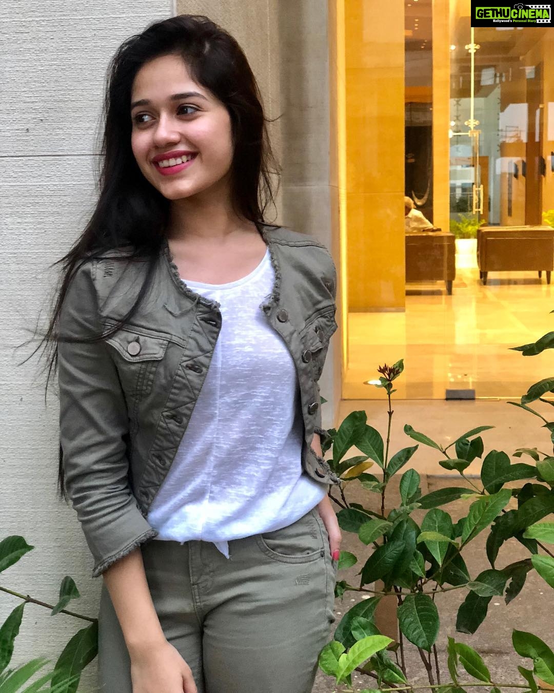 Jannat Zubair Rahmani Instagram - The moment you start acting like life is a blessing, it starts feeling like one. 📸 @thesiddharthnigam ✨