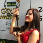 Jannat Zubair Rahmani Instagram - Best Debut of the Year❤️ Thank you all so much it would have never been possible without y’all 💫 #goldawards2011 Best Child Actor ♥️ #goldawards2018 Best Debut of the Year♥️