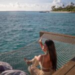 Jannat Zubair Rahmani Instagram - Dhoop se bachne ki naakaam koshish ☀️ #jzee @visitmaldives @fushifaru @thinkstrawberries @purple.star.entertainment  #VisitMaldives #Maldives #SunnySideOfLife #thinkstrawberries #travel #purplestarentertainment