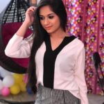 Jannat Zubair Rahmani Instagram - The look away pose!✨💕
