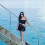 Jannat Zubair Rahmani Instagram - 🌊🌊🌊 #jzee @visitmaldives @hardrockhotelmaldives @crossroadsmaldives @thinkstrawberries @purple.star.entertainment    #VisitMaldives #Maldives #SunnySideOfLife #thinkstrawberries #travel #purplestarentertainment