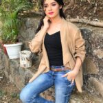 Jannat Zubair Rahmani Instagram – We’re just recycled 
History machines,
Cavemen in faded 
Blue Jeans👖