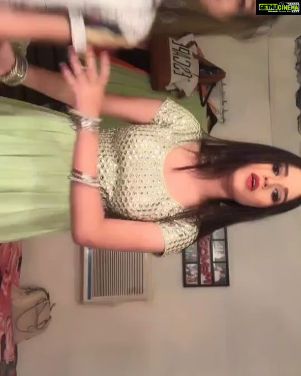 Jannat Zubair Rahmani Instagram - Pankti Sharma behind the Scenes💃🏽 Like ID @jannatzubair29