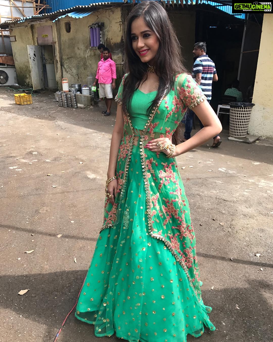 Jannat Zubair sets hearts racing in blue corset thigh-high slit dress worth  Rs. 4K 4 : Bollywood News - Bollywood Hungama