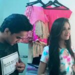 Jannat Zubair Rahmani Instagram - Puncher gadi ka tyre hua hai or Mr Rahul/Faisal apni tee shirt dikha rahe hain ..Enjoy 😂 Tu Aashiqui airing from 20th September at 7 PM on @colorstv ..Do do do watch it 😋