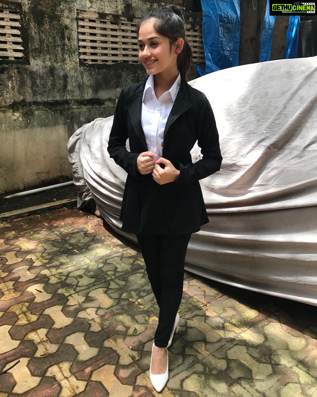 Jannat Zubair Rahmani Instagram - Be grateful even for hardship, setbacks and even for bad people. Dealing with such obstacles is an essential part of training is the Art of Peace.