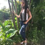 Jannat Zubair Rahmani Instagram - Dress like Jackie Act like Audrey Party like Gatsby 🖤 Picture taken by the one and only daddy ❤️ @zubairrahmani09