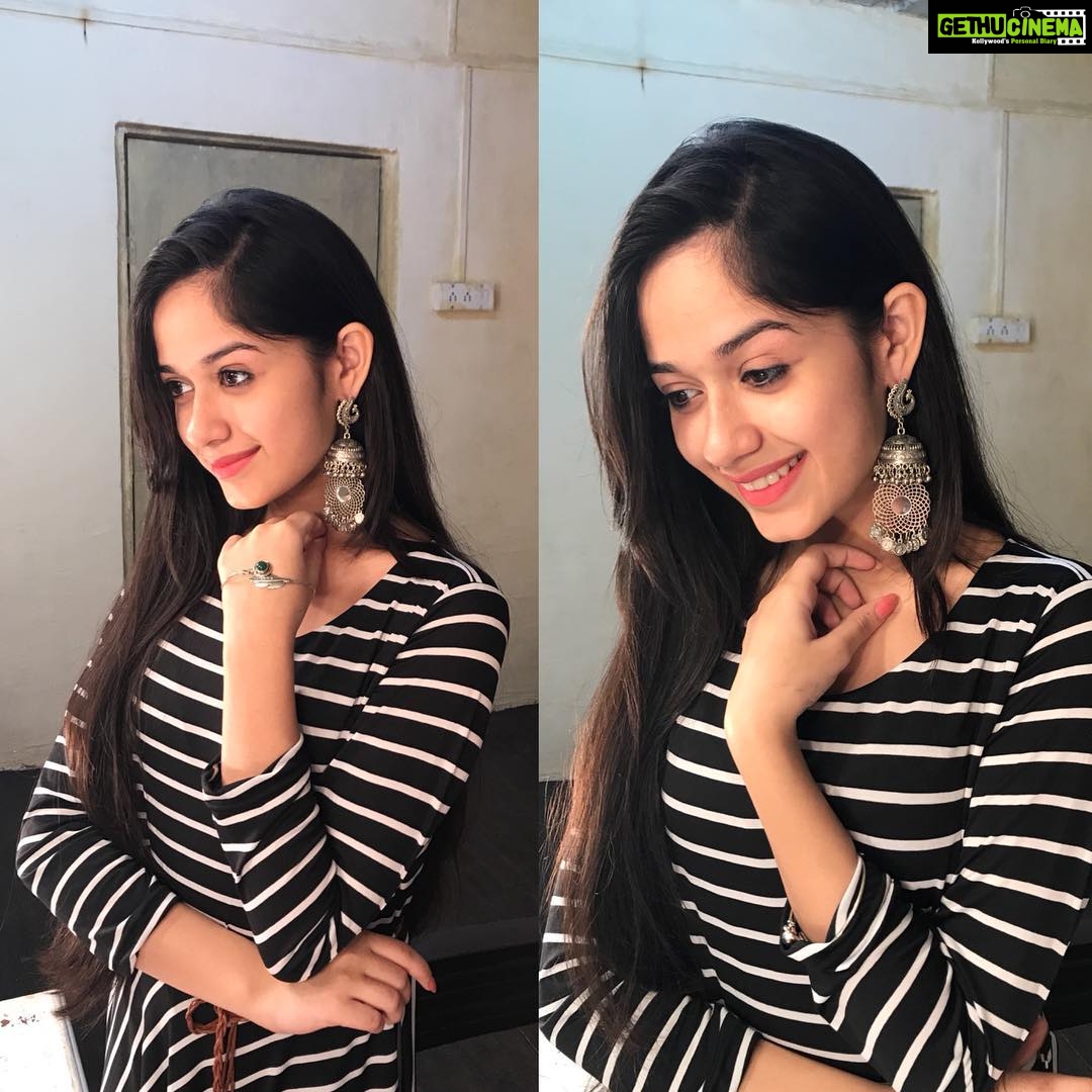 Jannat Zubair Rahmani Instagram - Surprise for all of you ..🎁 #TONIGHT 🙈