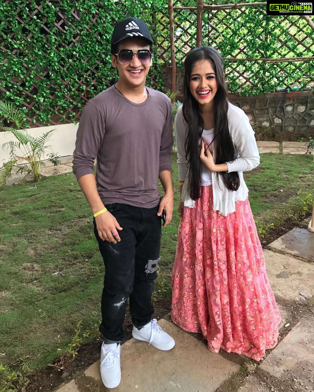 Jannat Zubair Rahmani Instagram - When I was born, God said: ''OH!!! Another IDIOT'' When you were born God said: ''OH NO''!!! Competition'' Who knew 1 day these two will become friends forever ⨠This was such a wonderful surprise visit on Friendships Day š