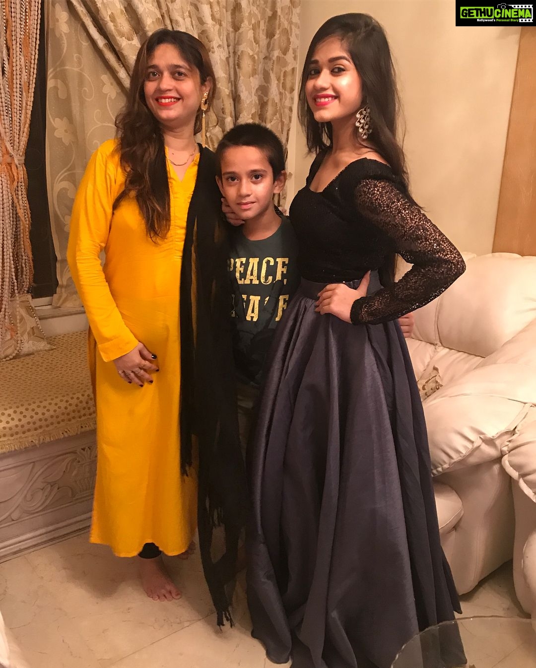 Jannat Zubair Rahmani Instagram - Thank you all for coming and making Eid one of the best nights for us with your presence ❣️ And Anushka you know what ?? Jannat+Anushka= JAANU