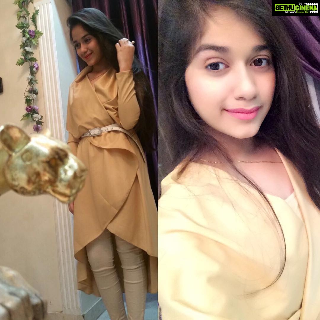 Jannat Zubair Rahmani Instagram - Totally loving this look 👑