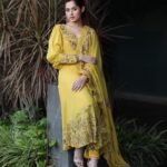 Jannat Zubair Rahmani Instagram - 💛💛💛 Location : @courtyardmumbai Styled by : @kmundhe4442 Outfit by : @nitikakanodiagupta Mua : @priyagulatimakeupartistry Hairstylist : @arbazshaikh6210 Clicked by : @smileplease_25 #jzee
