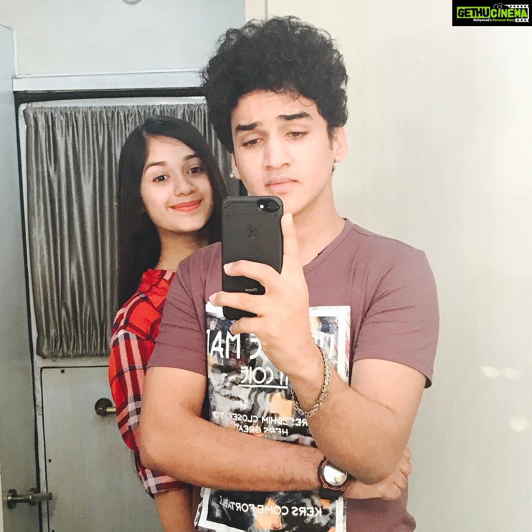 Jannat Zubair Rahmani Instagram - We are searching for captions for last 10 mins ππkuch Nahi mila ππ