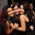 Jannat Zubair Rahmani Instagram - Just love them both 😘😘😘😘😘 Perfect this pic is ! Soda Water