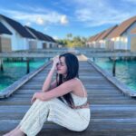 Jannat Zubair Rahmani Instagram - Dhoop se bachne ki naakaam koshish ☀️ #jzee @visitmaldives @fushifaru @thinkstrawberries @purple.star.entertainment  #VisitMaldives #Maldives #SunnySideOfLife #thinkstrawberries #travel #purplestarentertainment