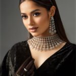 Jannat Zubair Rahmani Instagram - 🖤🖤 #jzee Shoot Concept:- @nehaadhvikmahajan 💄MUA , Hair & Styling :- @nehaadhvikmahajan 📸:- @luvisrrani 💍Jewelery :- @hybajewels