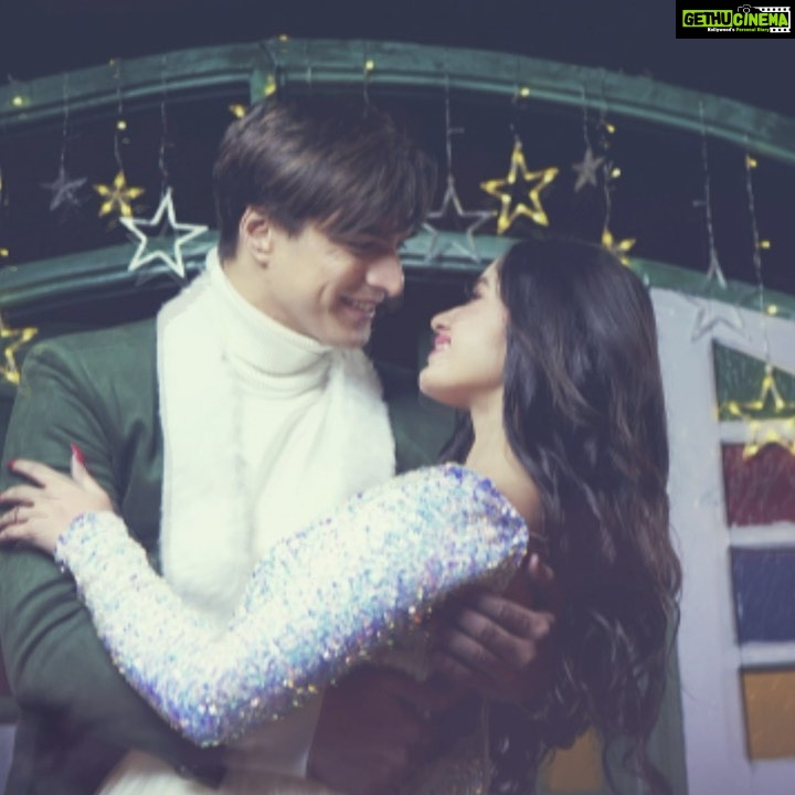 Jannat Zubair Rahmani Instagram - The wait is almost over, rewarding your patience soon with #ChandNarazHai ๐ Teaser out tomorrow, stay tuned. ๐ค Singer : @abhiduttblive Featuring : @jannatzubair29 & @khan_mohsinkhan Presented to you by : #SanjayKukreja, @remodsouza & @blivemusic.in Created By : @mkblivemusic Producer : @varsha.kukreja.in A Film by : @onlinenadeem & @nitinfcp Music Directed by : @vikrammontroseofficial Lyrics : @azeemshirazi Mix & Master by : @ericpillai
