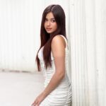 Jannat Zubair Rahmani Instagram - For the love of white❕🤍 #jzee 👗 @ewayoung