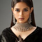 Jannat Zubair Rahmani Instagram - 🖤🖤 #jzee Shoot Concept:- @nehaadhvikmahajan 💄MUA , Hair & Styling :- @nehaadhvikmahajan 📸:- @luvisrrani 💍Jewelery :- @hybajewels