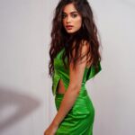 Jannat Zubair Rahmani Instagram - Chaos makes the muse 💚 #jzee Styled by:- @styledbysujata Outfit:- @worldofraofficial Earring @jewellerybyavnigujral