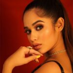 Jannat Zubair Rahmani Instagram - About last night 🖤 #jzee Styled by : @kmundhe4442 Outfits by : @Lafactoriafashion @Simtatganeden 📸 @smileplease_25
