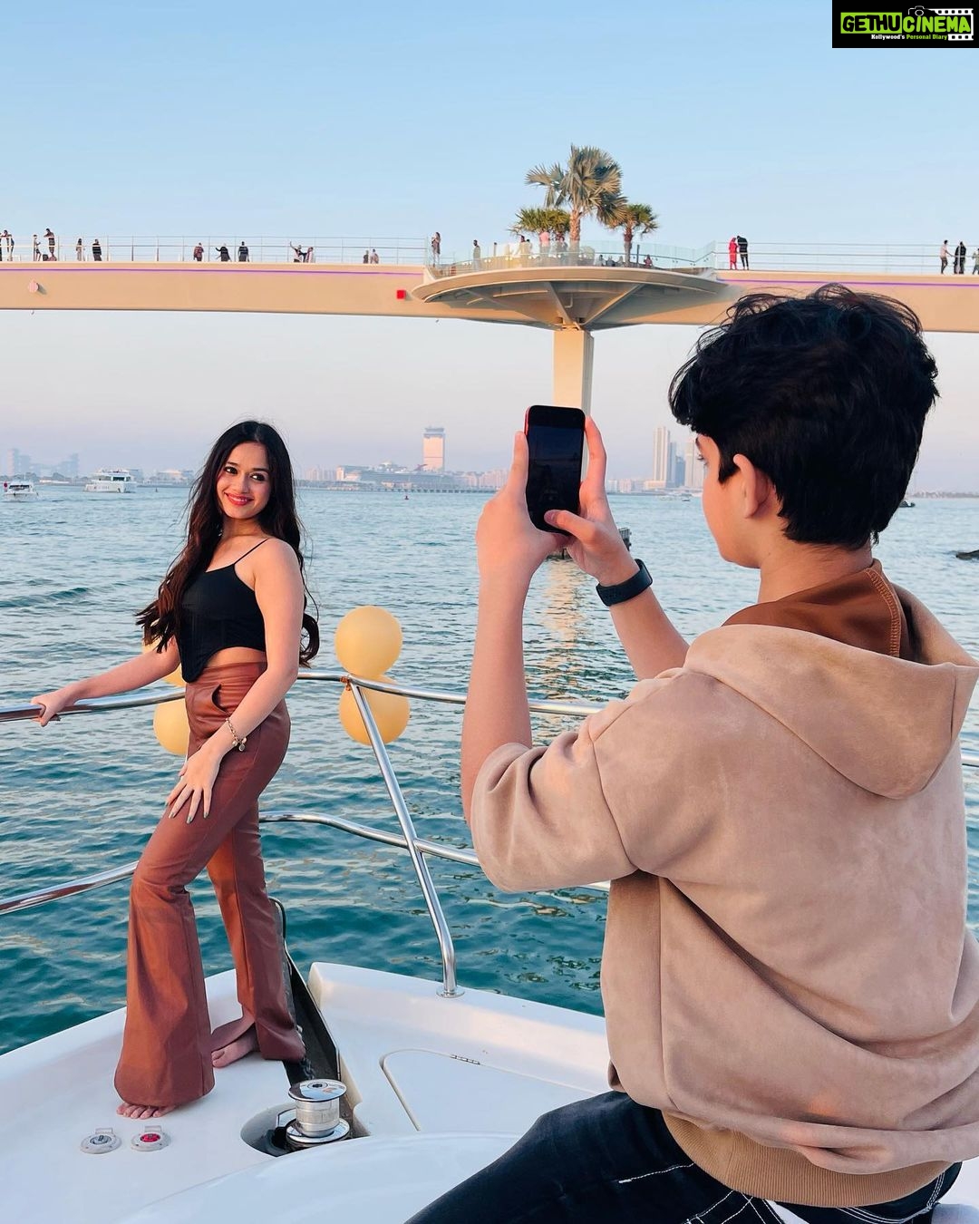 Jannat Zubair Rahmani Instagram - Personal photographer of @jannatzubair29 😎 #azee