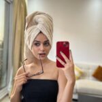 Jannat Zubair Rahmani Instagram - I’m so bored of getting ready ughhh🙄 Dubai, United Arab Emiratesدبي