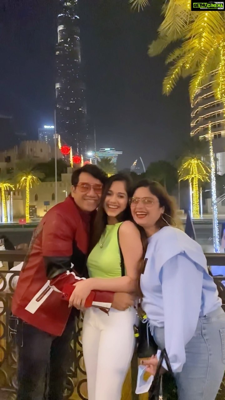 Jannat Zubair Rahmani Instagram - Inki jannat toh main hi hoon ❤️😛 Dubai, United Arab Emiratesدبي