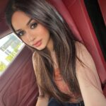 Jannat Zubair Rahmani Instagram - Pick one!🤍 Dubai, United Arab Emiratesدبي