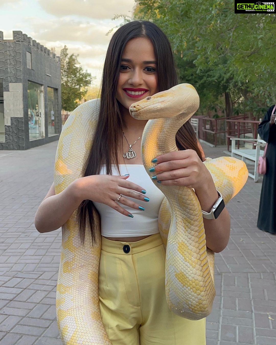 Jannat Zubair Rahmani Instagram - In my own khatron ke khiladi zone ππ€π» Disclaimer: none of these animals were abused or drugged; they are rescued. Kept in Good Nature Condition, very well fed and taken care of by @uae_lionking. Thank you for arranging the visit and making us experience the wild animals @masoud_alhammad @abdul_ark_ & imh_75