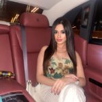 Jannat Zubair Rahmani Instagram - Pick one!🤍 Dubai, United Arab Emiratesدبي