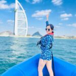 Jannat Zubair Rahmani Instagram – If there is magic on this planet, it is contained in water 🌊

@nemo_watersports_dubai Burj Al Arab