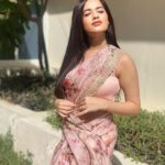 Jannat Zubair Rahmani Instagram - Saree 🤍 Styled by :- @styledbysujata Outfit by :- @handloomhouseuae Dubai, United Arab Emiratesدبي