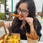 Jannat Zubair Rahmani Instagram – 🍟🍔🍗 Kite beach, Jumeirah, Dubai