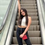 Jannat Zubair Rahmani Instagram - Captions are overrated! 👛 @oceana_clutches