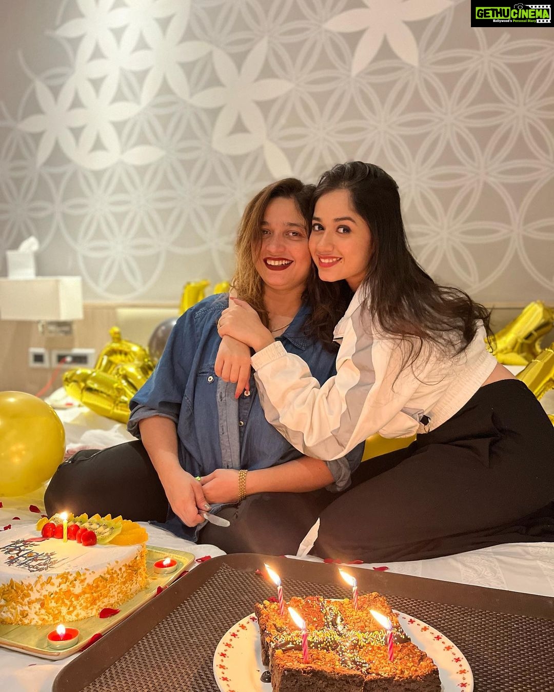 Jannat Zubair Rahmani Instagram - Happy Birthday Mumma ❤️ You are the best mom a girl could ask for. I feel so blessed to have you in my life. Thank you for always being there for me, whether I need advice or just someone to talk to. Nothing makes me happier than seeing you happy and smiling. I hope this birthday is the best one yet!