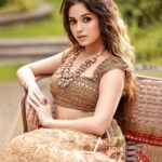 Jannat Zubair Rahmani Instagram - आँखों की गुस्ताखियाँ ✨ Shoot Concept:- @nehaadhvikmahajan 💄MUA , Hair & Styling :- @nehaadhvikmahajan 📸:- @amitkhannaphotography 👗Outfit:- @taandonreynu 💍:- @archanaaggarwalofficial Location:- @radissonblumumbaiairport