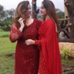 Jannat Zubair Rahmani Instagram – Khilaaf kitne hai fark nahi padta
Saath maa-baap hai bas wohi kaafi hai ❤️
Happy Daughters Day ❤️