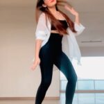 Jannat Zubair Rahmani Instagram - Am I the only one jo last step mein imbalance ho rahi thi!?🤣 #getintoit
