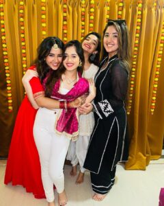 Jannat Zubair Rahmani Instagram - My People ✨💖