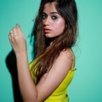 Jannat Zubair Rahmani Instagram - Throw me to the wolves and I’ll come back leading the pack.💚 Outfit @ranbirmukherjee Stylist @styledbysujata Muah @makeupbysurbhik @glamifiedbypooja