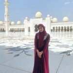 Jannat Zubair Rahmani Instagram – Jumma Mubarak 🤲🏻😇 

Mommy and I in @dxb_abayas_ Sheikh Zayed Mosque